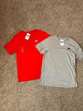(BRAND NEW WITH TAGS) Nike Club Tees Size Large Red & Gray Cotton